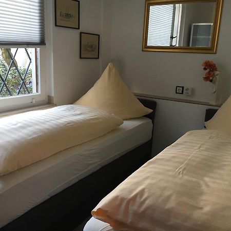 Messe Ferienwohnung Duesseldorf Oberkassel ภายนอก รูปภาพ