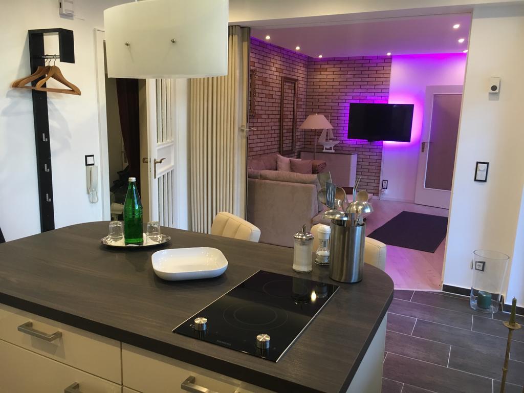 Messe Ferienwohnung Duesseldorf Oberkassel ภายนอก รูปภาพ
