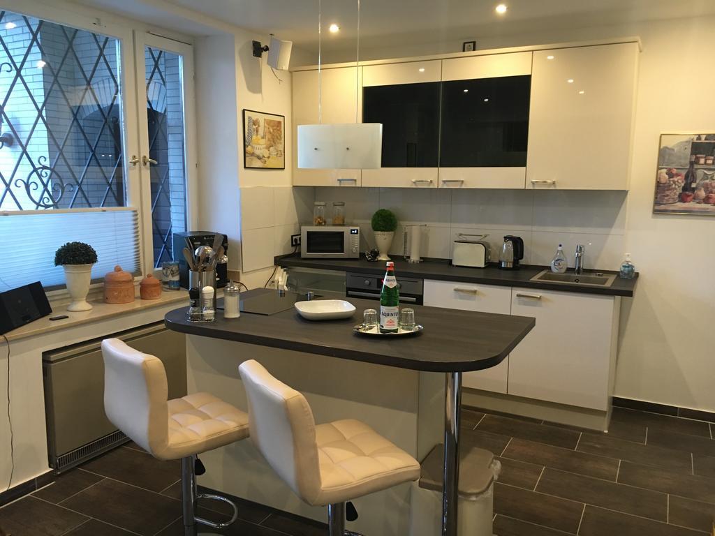 Messe Ferienwohnung Duesseldorf Oberkassel ภายนอก รูปภาพ